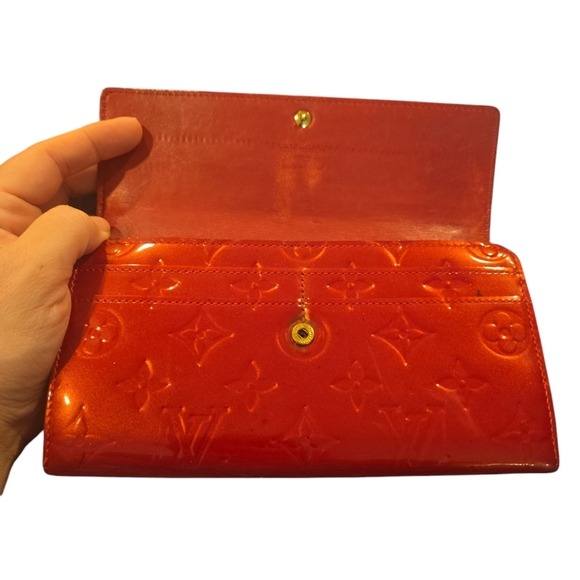 Louis Vuitton Porte Feuille Sarah Long Bifold Wallet - Red Vernis - Picture 3 of 6